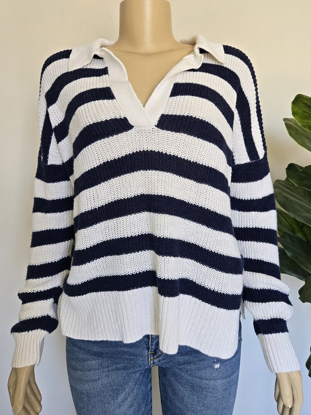 Faherty Striped Collared V-Neck Pullover Sweater Size M Navy Blue Color Women's